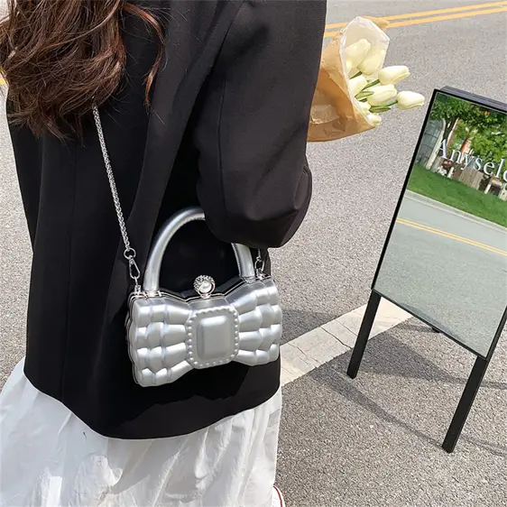 Adorable Silver Bow-Shaped Chain Strap Shoulder Bag