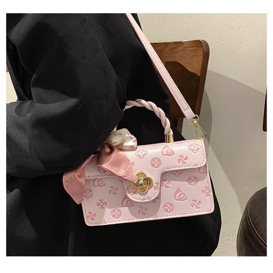 Kawaii Embossed Pattern Metal Buckle Pink Handbag
