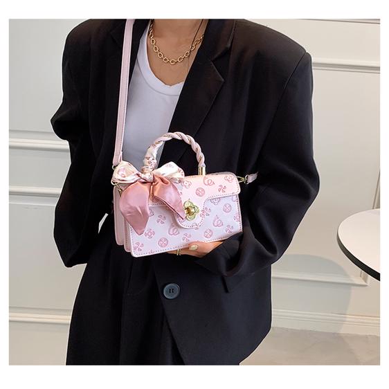 Kawaii Embossed Pattern Metal Buckle Pink Handbag